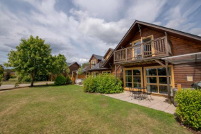 Отель Loch Lomond Waterfront Luxury Lodges  Балмаха